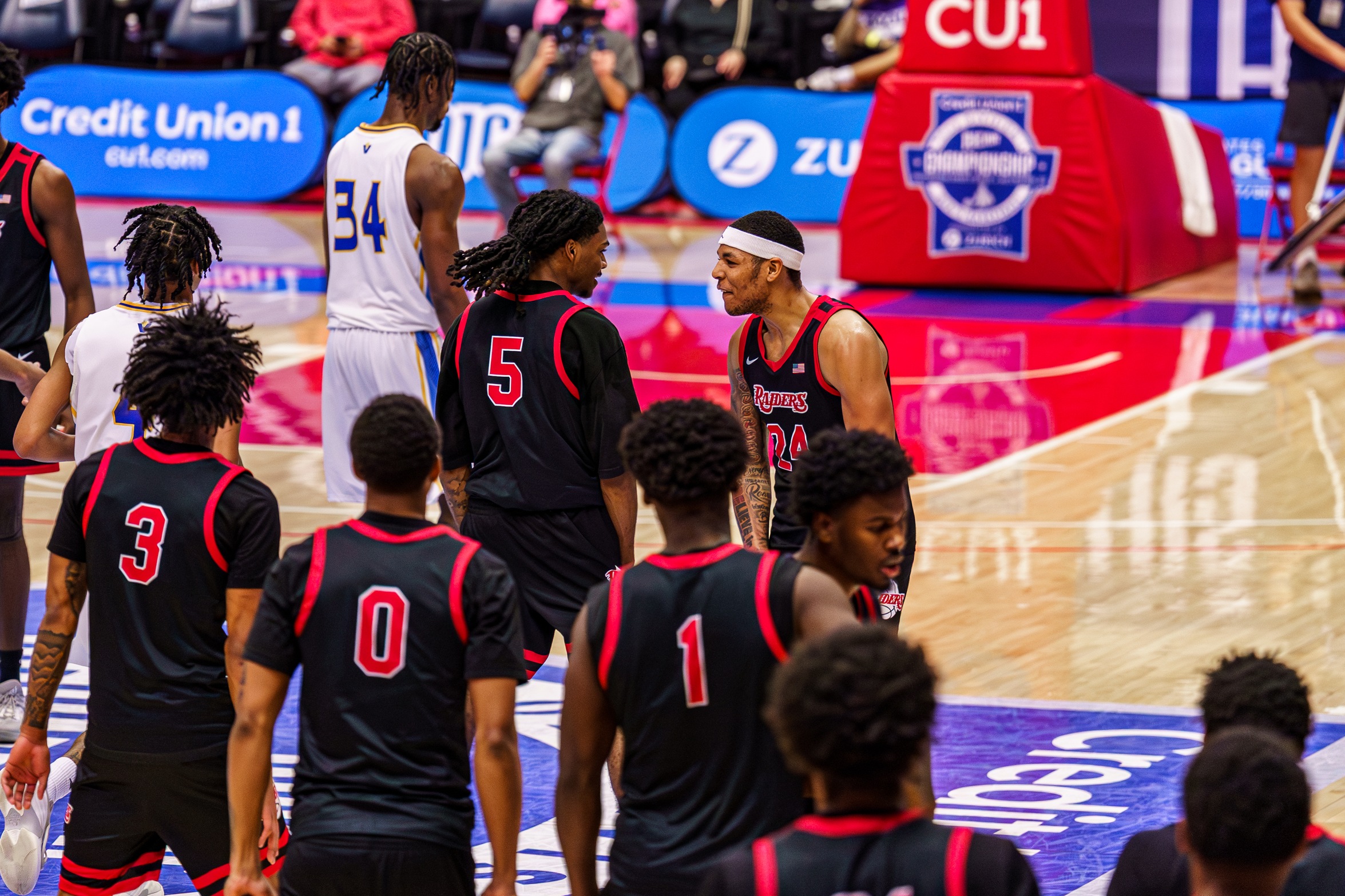 Vann-Kelly Drops 30, Raiders Punch Ticket to Elite Eight