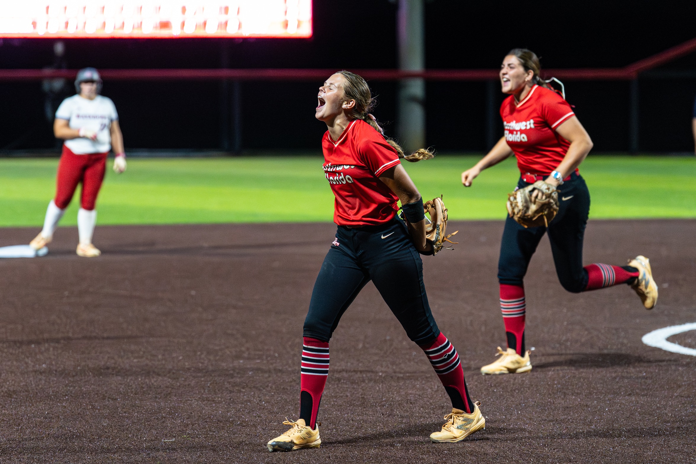 Raiders Survive Elimination, Defeat Arizona Western 7-4